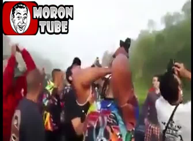 Video: The idea of a balloon loaded with pyrotechnics was brilliant, but the execution was a complete mess!